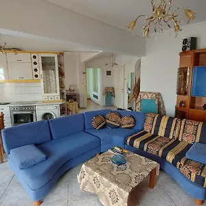 Spacious Saloniki